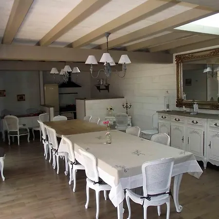 Les Belles Epoques - Proche Puy Du Fou Bed and Breakfast