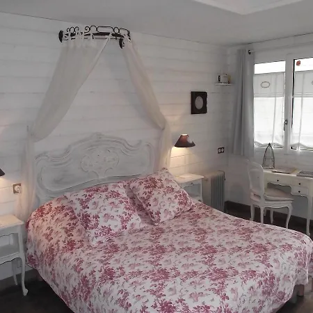 Les Belles Epoques - Proche Puy Du Fou Bed and Breakfast 3*